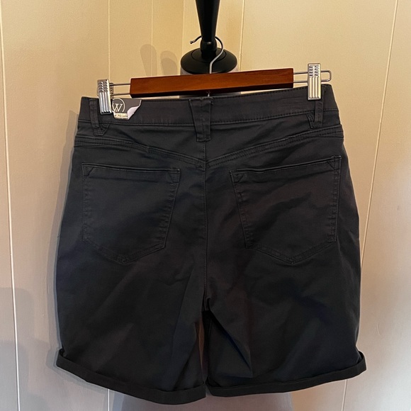 NWT Wit & Wisdom Cuffed Shorts, Gray, Size 4 - Picture 2 of 7